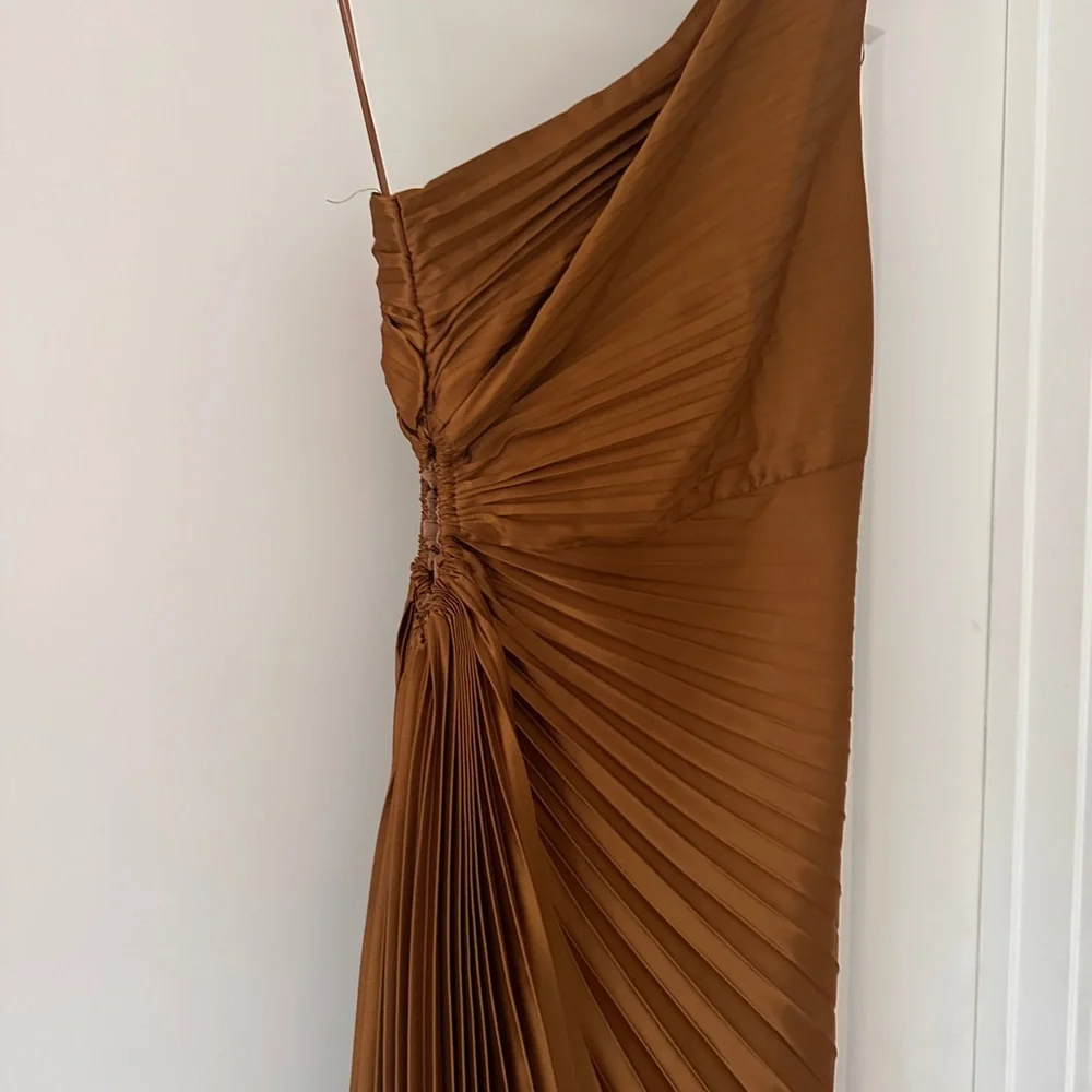 Vici One-Shoulder Pleated Copper Brown Asymmetrical Dress - Picture 8 of 11